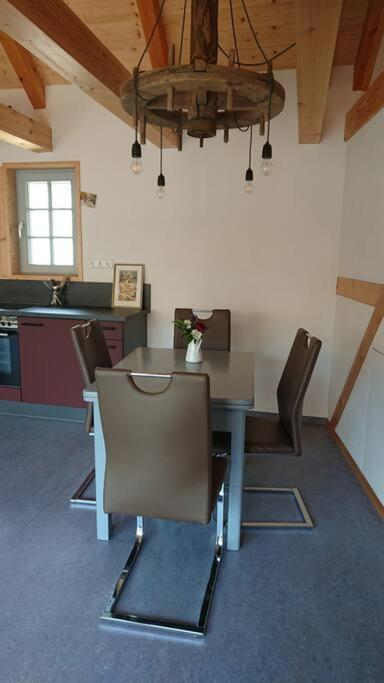 Mothsgut - Moderne Ferienwohnung Auf Dem Bauernhof Im Erzgebirge Oelsnitz  Exterior photo